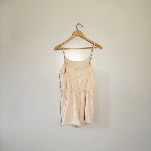 SALE! Peach Lulu’s Shorts Romper Size M EUC - Picture 2 of 5